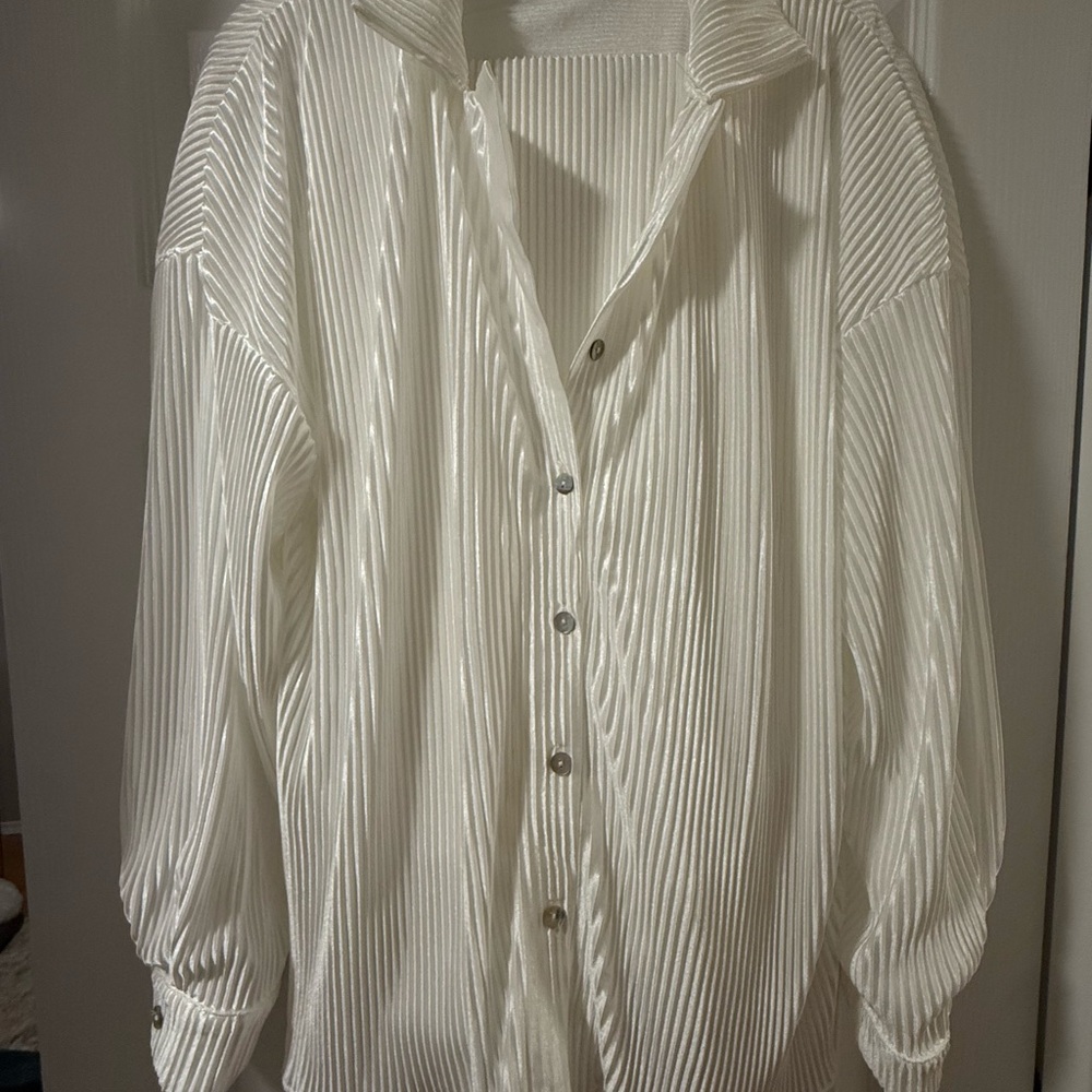 Waverles Pleated Set in Dove - Picture 7 of 9